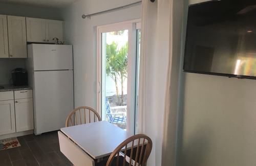 St. Pete Beach Cottage | St Pete Beach, 1 Bed/1 Bath, All New, Walk To White Sands Of St Pete Beach