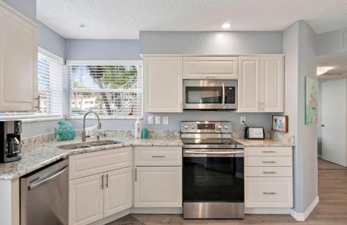 Isla del Sol House | St Pete Isla Vista Verde E 2 111 Pond View 2 2