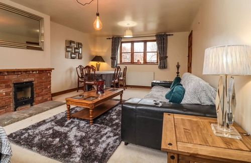 Ardens Grafton House | STABLE COTTAGE, family friendly, with open fire in Welford-On-Avon