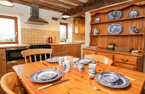 Longborough Cottage | STABLE COTTAGE, pet friendly, with open fire in Moreton-In-Marsh