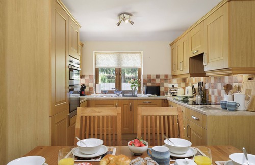 Cirencester Cottage | Stable Cottage, set within tranquil grounds is a delightful property is the ideal family retreat.