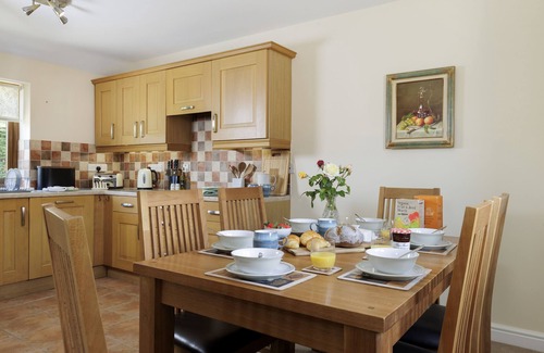 Cirencester Cottage | Stable Cottage, set within tranquil grounds is a delightful property is the ideal family retreat.