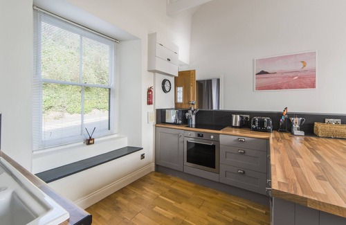 Marazion House | Stableyard Cottage - sea views & parking/garage