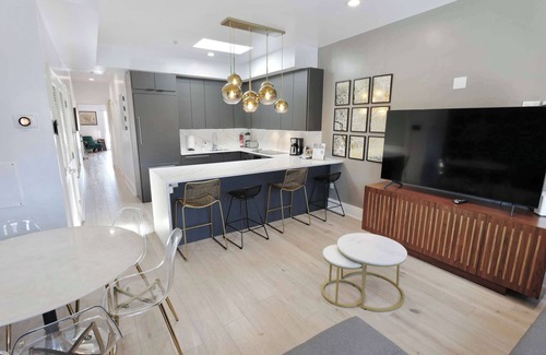 Logan Circle Apartment | Stairway to Heaven - Parking