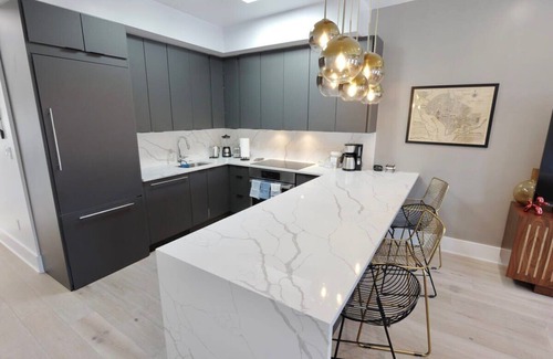 Logan Circle Apartment | Stairway to Heaven - Parking