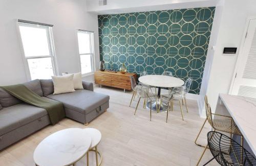 Logan Circle Apartment | Stairway to Heaven - Parking