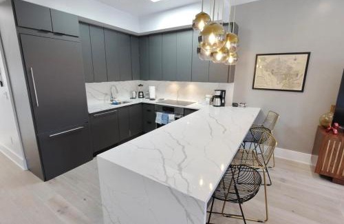 Logan Circle Apartment | Stairway to Heaven - Parking