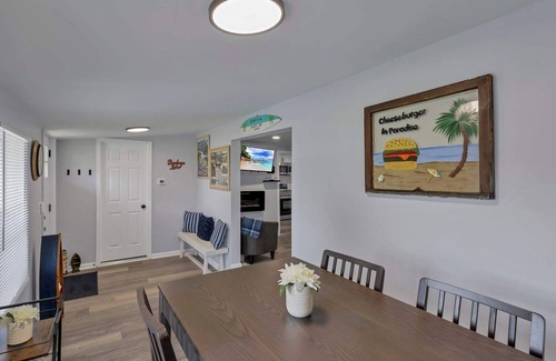 Buckeye Lake House | Stairway to Lake Views-1 Block from Lake