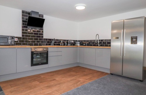 Grampound Cottage | STALL 2 - THE STABLES, family friendly, with a garden in Summercourt