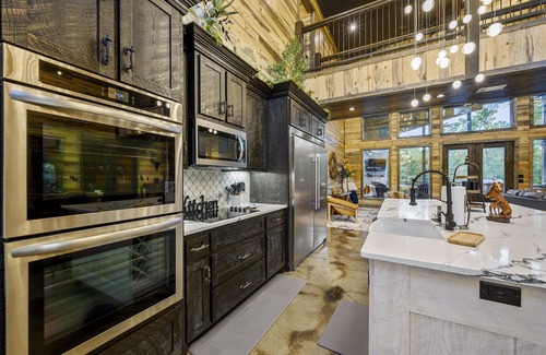 Pickens Cabin | Stallion | Sleeps 40 | EV Outlet | Creekside | Gameroom | Playset