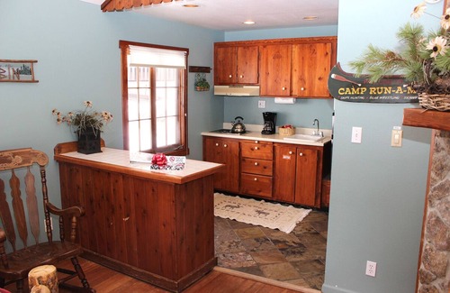 Estes Park Cabin | Stand Alone Cabin with River Views from your Personal Hot Tub