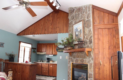 Estes Park Cabin | Stand Alone Cabin with River Views from your Personal Hot Tub