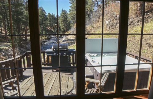 Estes Park Cabin | Stand Alone Cabin with River Views from your Personal Hot Tub