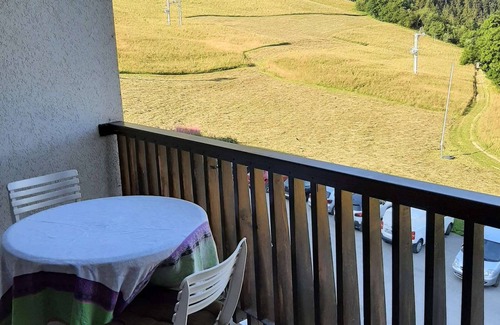 Albiez-le-Vieux Apartment | Standard apartment with balcony, parking, and elevator in Albiez-Montrond