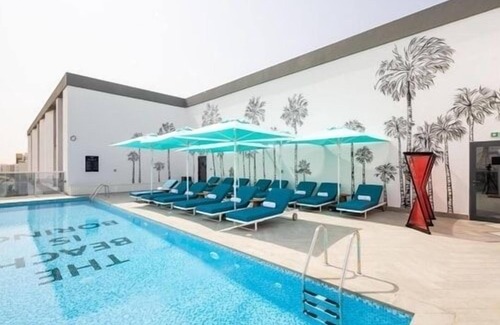 Dubai Apartment | Standard King Room Near Azizi Berton