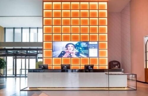 Dubai Apartment | Standard King Room Near Azizi Berton