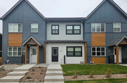 East Kootenay Apartment | Stanley Townhomes by StayIn