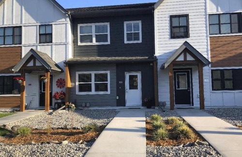 East Kootenay Apartment | Stanley Townhomes by StayIn