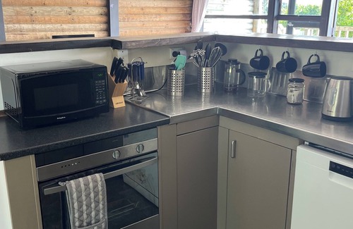 Stanmore Bay House | Stanmore Bay Log Cabin - short walk to beach