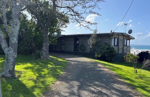 Stanmore Bay House | Stanmore Bay Log Cabin - short walk to beach