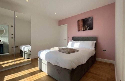 West Ealing Apartment | Star London Uxbridge Road 2-Bed Retreat