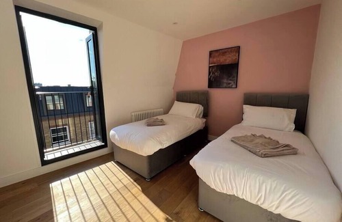 West Ealing Apartment | Star London Uxbridge Road 2-Bed Retreat