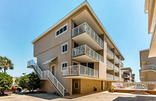Pensacola Beach Hotel | Starboard Village 3-321