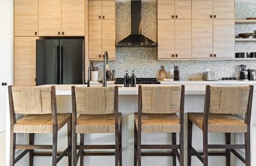 Yucca Valley Villa | Stardust Luxe - In ground Pool - Spa - Fire Pit - Mountain Views - EV Charger