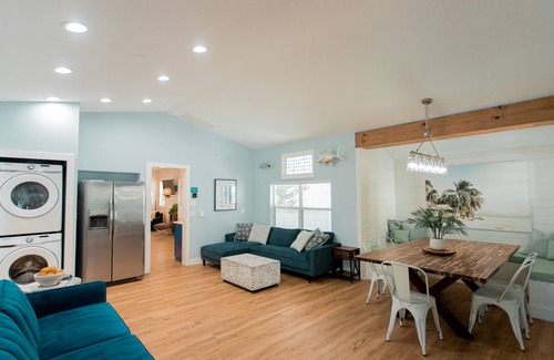 Clearwater Beach House | Starfish Beach House | Private Pool | Steps from the sand