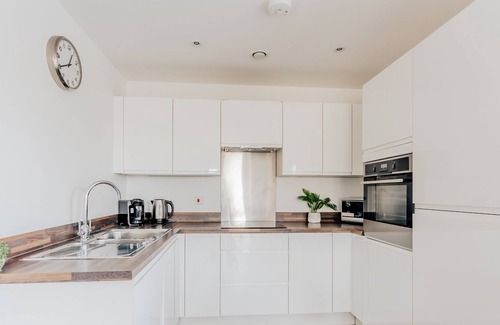Guildford Apartment | StarHost Residences | Spacious 2 bedroom apartment in Guildford centre
