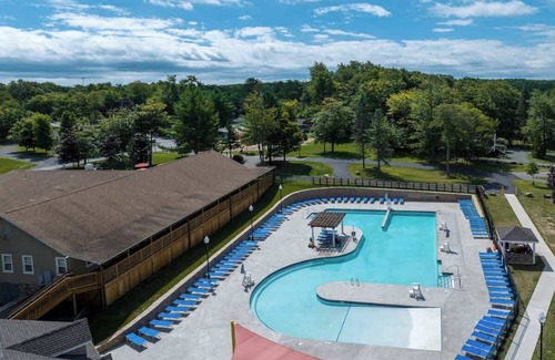 Tobyhanna House | Starlight Chalet - Game Room - Fire Pit - AC