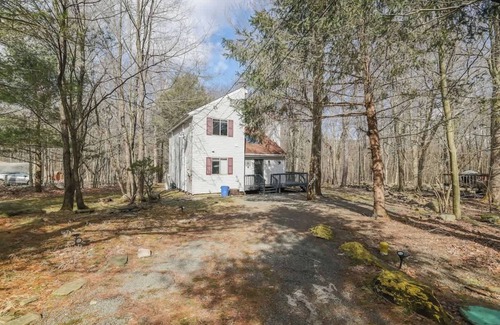 Tobyhanna House | Starlight Chalet - Game Room - Fire Pit - AC