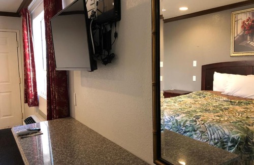 Los Angeles Hotel | Starlight Inn, Valley Blvd - Downtown LA