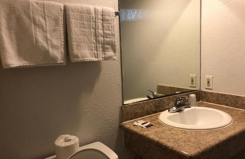 Los Angeles Hotel | Starlight Inn, Valley Blvd - Downtown LA