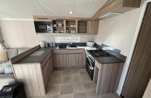 Malton House | Starling Lodge with Hot tub at Brickyard Lakes