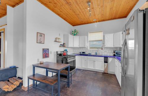 Claunch Apartment | Starry Sky and Serene Setting Rural New Mexico Gem