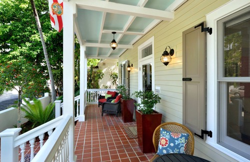 Historic Seaport Condo | STARS ~ 4 bedroom, 2 Bath Condo, Shared Heated Pool, Downtown Location!