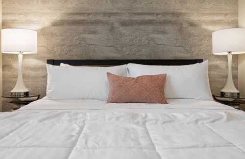 Maple Grove - Franklin House | Stars, Stripes, & Savings! 10% off Nightly Rates in July