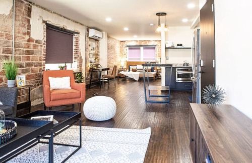 Maple Ridge Apartment | State of Art Studio: Historic and Modern