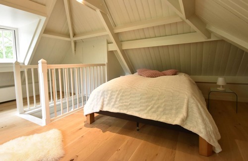 Bergen Villa | Stately Villa in Bergen near the Forest