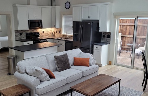 The Dalles House | Station 19 is a charming new 3-bedroom home with AC and WiFi in The Dalles