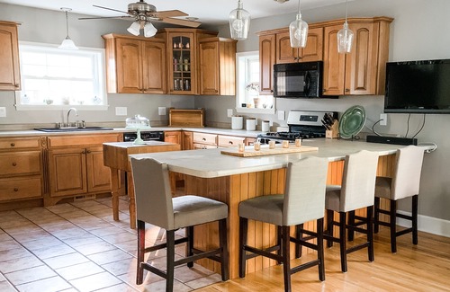 Oneonta House | Stay a line drive away from Cooperstown All Star Village!