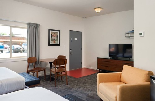 Bozeman Hotel | Stay at a 1950s Classic Motel in Bozeman
