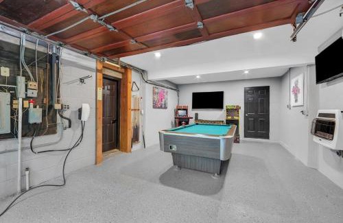 Sparta Township Villa | Stay at Chalet 11