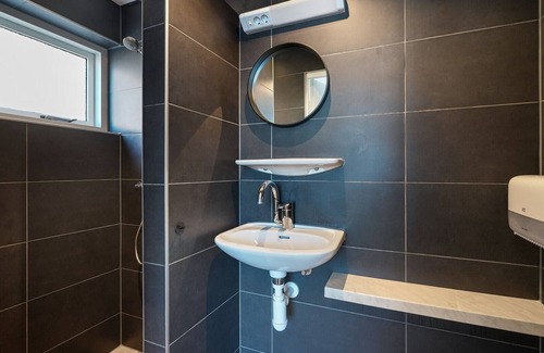 Ouddorp Hotel | Stay at Hotel-Pension Ouddorp, near sea and beach, just a 3-minute walk from the village center. Comfortable rooms with private bathroom. Ideal for a relaxing getaway or an active beach holiday!