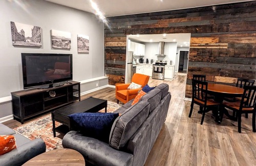 Homestead Apartment | Stay at The Forge Loft in historic Homstead Pennsylvania!