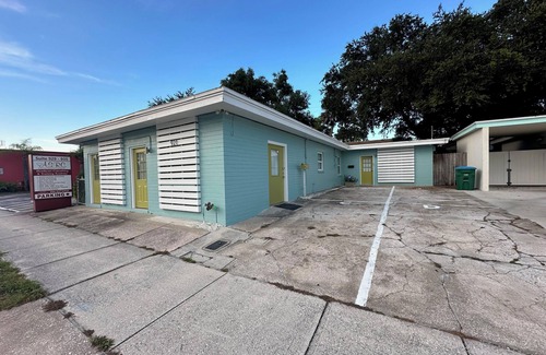 Holly Hill House | Stay at this quaint gem nestled in Holly Hill, just off Dayton Beach, Florida.