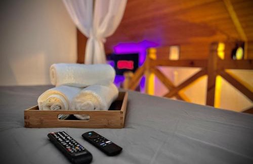 Willroth Apartment | Stay by Home Deluxe Apartment WiFi-PS4-TV-Loft-Bath-Kitchen