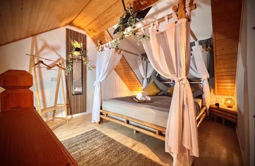 Willroth Apartment | Stay by Home Deluxe Apartment WiFi-PS4-TV-Loft-Bath-Kitchen