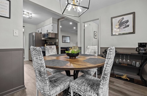 Gainesville House | Stay Classy: Spacious 3BR with Firepit and Arcade Near UF